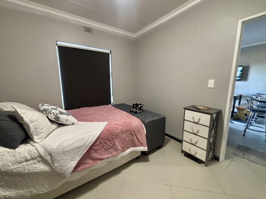 To Let 2 Bedroom Property for Rent in Buh Rein Estate Western Cape